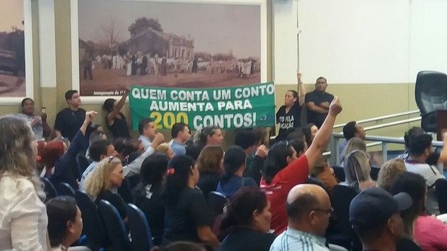 Sob Vaias E Protestos C Mara Aprova Projeto Que Muda Pccr Dos