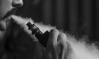 Anvisa mantém proibição ao cigarro eletrônico no país
