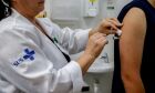Hoje tem mutirão de vacina contra a dengue na Anhanguera