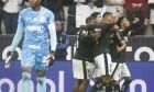 Botafogo vence o Corinthians pela primeira vez em Itaquera e dorme na liderança