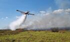 Com apoio aéreo, bombeiros atuam em incêndios florestais e resgatam ribeirinhos 