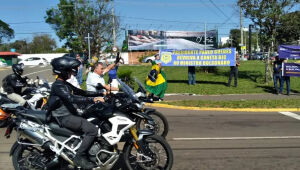 Sindicato dos Policiais Rodoviários protesta durante a motociata de Bolsonaro
