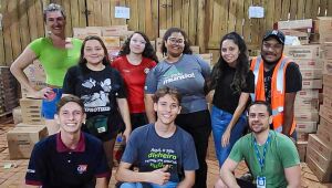 Professores e estudantes auxiliam na logística das doações para o Rio Grande do Sul
