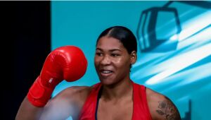 Viviane Pereira vence luta de estreia no último Pré-Olímpico de Boxe
