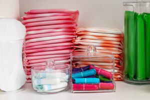 Escócia se torna 1º país do mundo a oferecer produtos menstruais gratuitos a mulheres