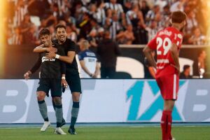 Botafogo vence Bragantino e dorme de folga na liderança