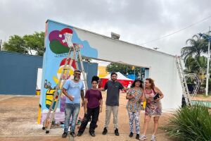Artistas visuais pintam os quatro pórticos da Praça Antônio João