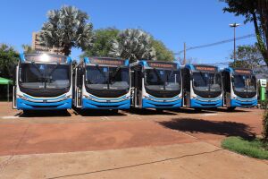 Prefeitura entrega cinco novos ônibus para frota de transporte coletivo