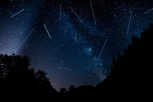 Chuva de meteoros oferece espetáculo celestial; confira outros eventos astronômicos este mês