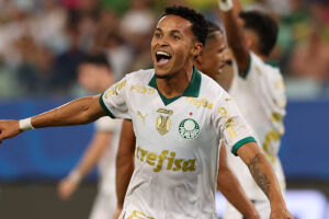São Paulo e Palmeiras vencem fora de casa e sobem na classificação