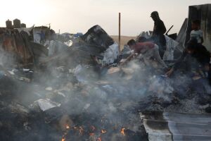 Gaza: Quase 1 milhão de pessoas deixaram Rafah em busca de segurança inexistente