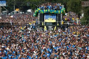 Marcha para Jesus reúne milhares de pessoas