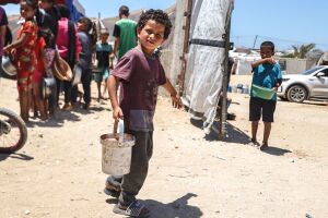 Deslocamentos em massa em Gaza agravam crise de saúde