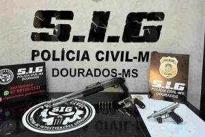 Policia prende grupo que vendia pistolas e espingardas por mensagens