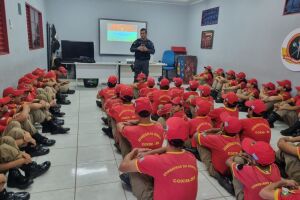 Polícia Militar realiza palestra sobre Maio Laranja para crianças do Bombeiros do Amanhã
