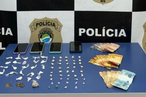Polícia Civil prende dois homens em flagrante por tráfico de drogas e fecha boca de fumo