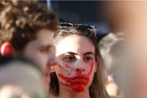 Avenida Paulista volta a ser palco de protesto contra PL do Aborto