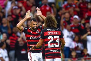 Flamengo vence Cruzeiro e segue na liderança isolada do Brasileirão