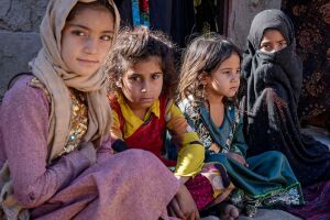 Proibições do Talibã aumentam mortalidade materna e suicídios no Afeganistão