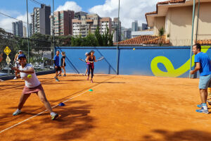 5 benefícios da prática de tênis para a saúde