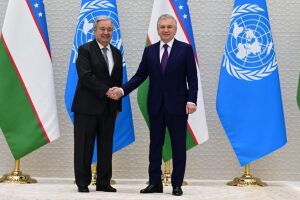 No Uzbequistão, líder da ONU elogia avanços na integração da Ásia Central