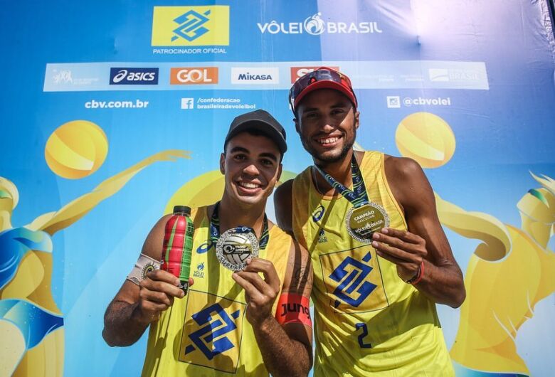 Atleta do MS, Arthur Mariano é campeão do Superpraia de Vôlei