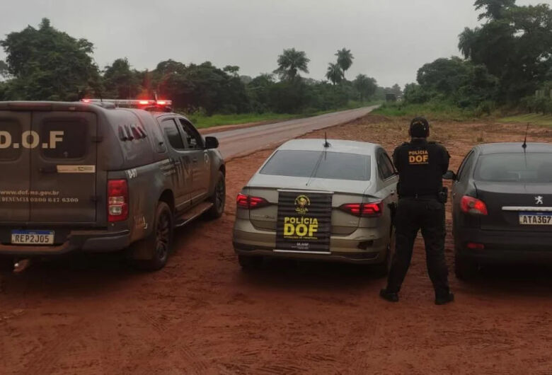 DOF recupera dois carros roubados no RS que eram levados para Tacuru para pagar dívida com traficantes