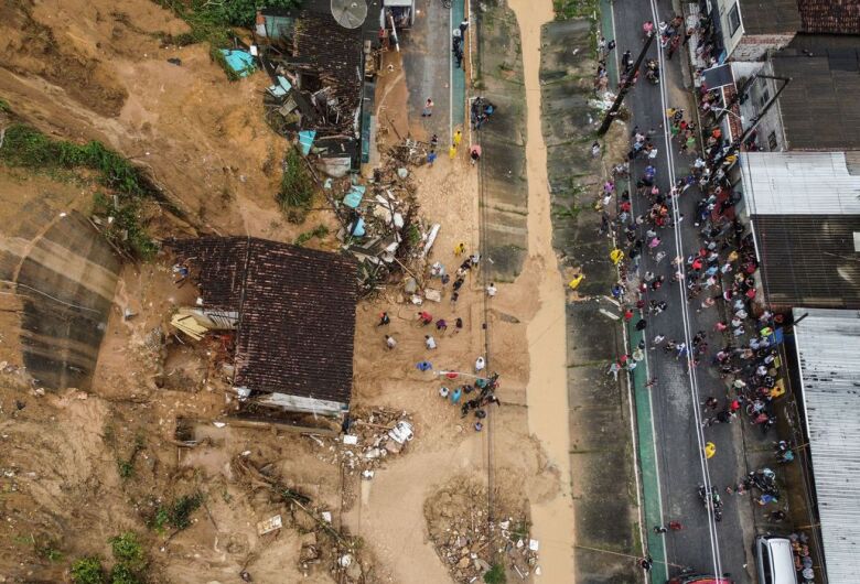 Número de mortes confirmadas devido à chuva no Grande Recife é de 44