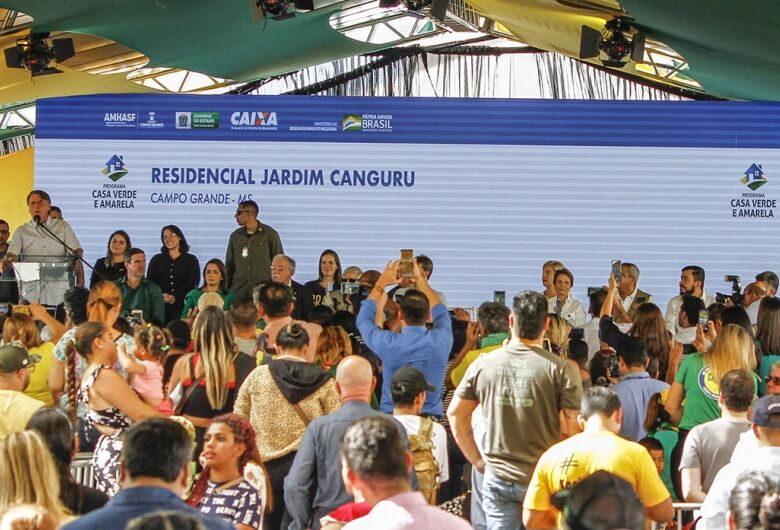 Bolsonaro participa da inauguração do Residencial Jardim Canguru