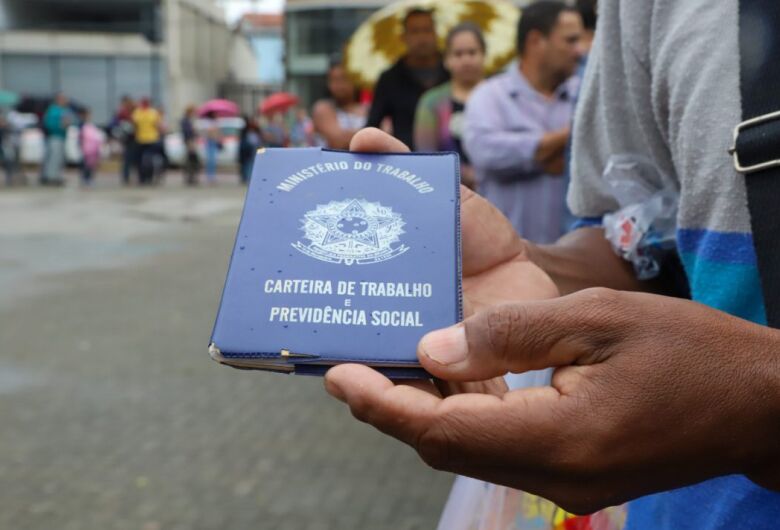 Caged: Brasil criou 196,9 mil empregos com carteira assinada em abril