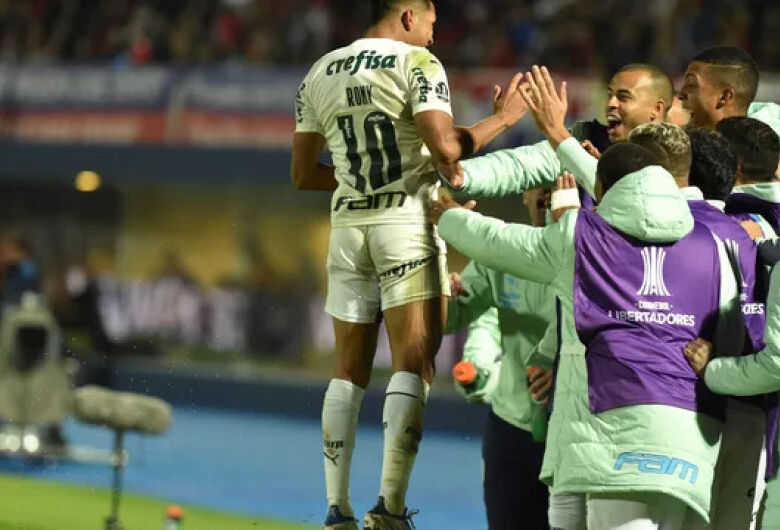 Rony marca dois e Palmeiras derrota Cerro Porteño na Libertadores