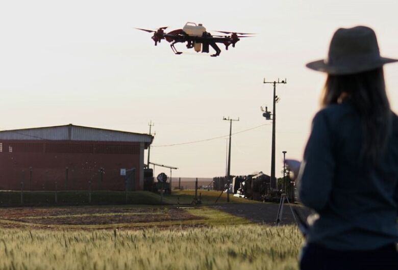 Pulverização com drones faz do céu a próxima fronteira agrícola para o agro