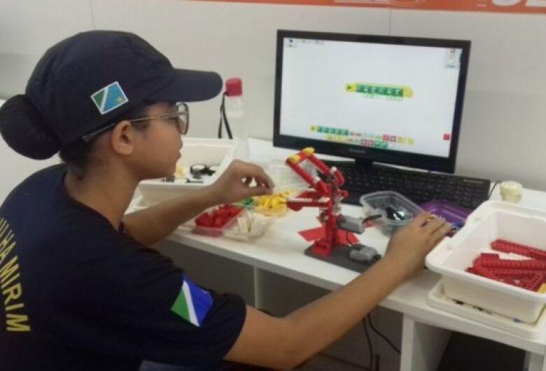 The Sesi library introduces children to the world of robotics in a fun way