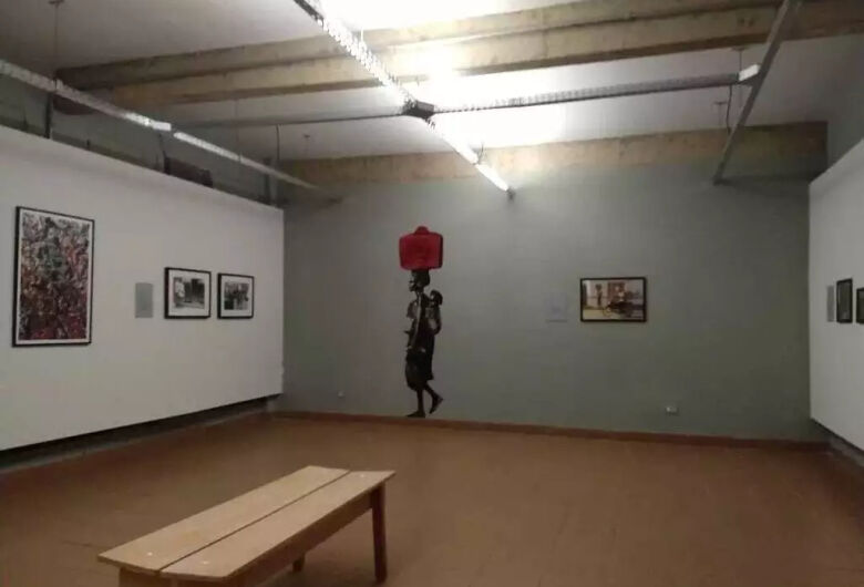 Galeria de Artes Visuais tem exposição com lambe-lambe, grafite e pinturas 