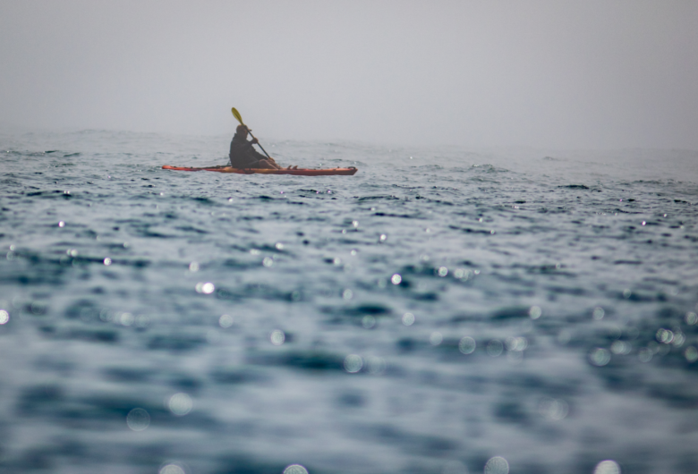 Navegador sobrevive 16 horas em bolha de ar de barco virado no Atlântico
