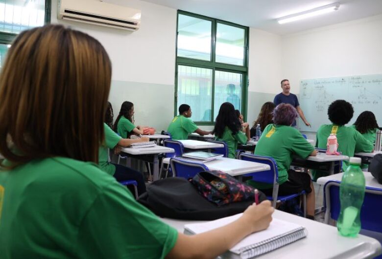 Aulas de robótica na Biblioteca Sesi abordam diferentes maneiras