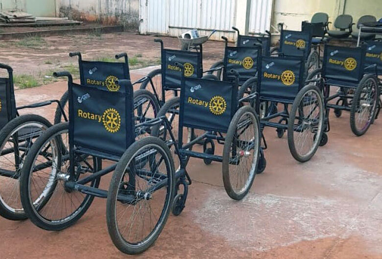 Cadeiras de rodas produzidas em presídio são destinadas a quem precisa, gratuitamente