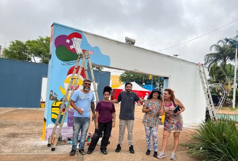 Artistas visuais pintam os quatro pórticos da Praça Antônio João