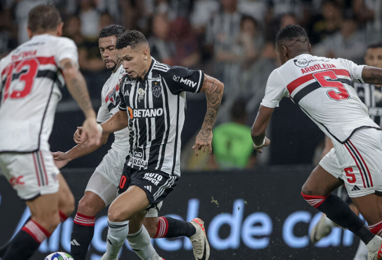 São Paulo é derrotado pelo Atlético-MG por 2 0 1