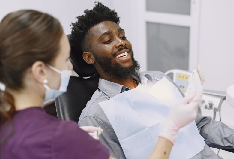 Cinco tratamentos dentários mais recomendados para fazer em 2024