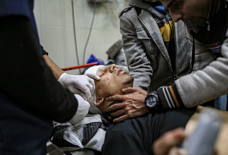 Gaza: Hospital Nasser continua cercado e pacientes em cuidado intensivo morrem