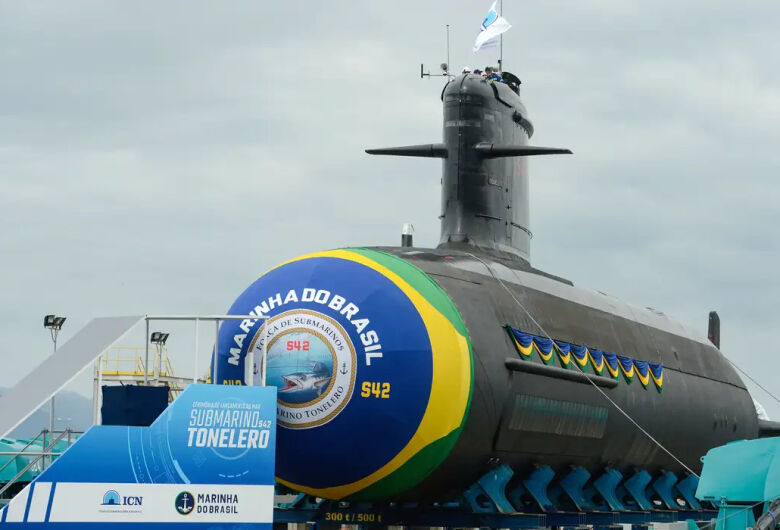 Lula e Macron lançam 3&ordm; submarino de parceria entre Brasil e França