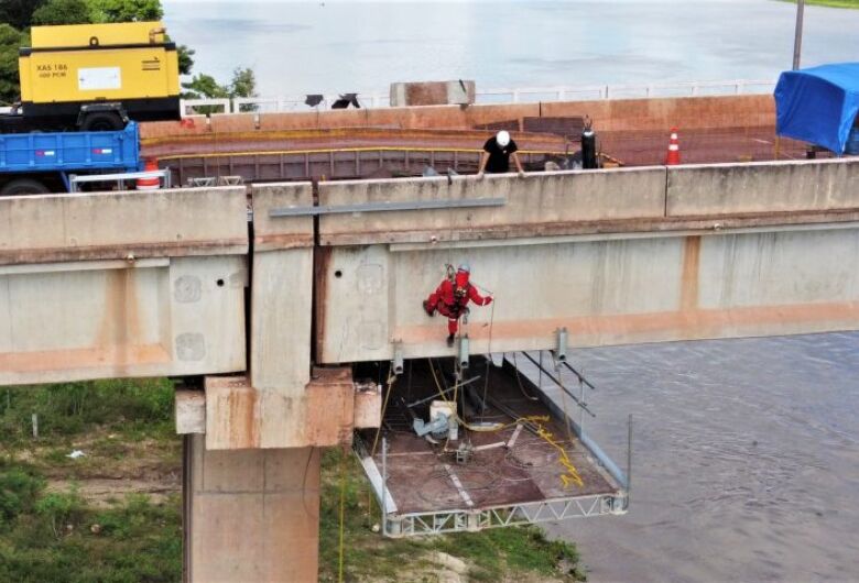Com estrutura de última geração e apoio de alpinistas, Governo de MS avança nos reparos da ponte