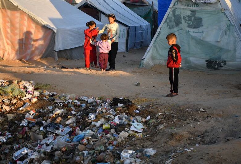 Gaza: Calor de 40&ordm;C e falta de água ameaçam ainda mais a vida dos deslocados