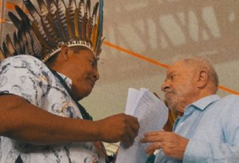 Indígenas barram Lula em evento