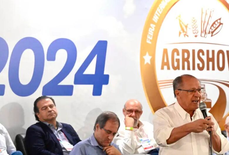 Alckmin defende diálogo com Congresso sobre desoneração da folha
