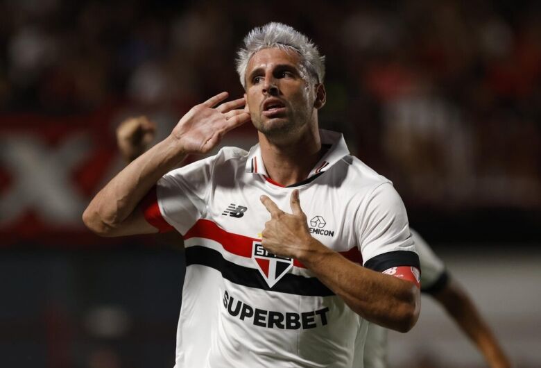 Fora de casa, São Paulo vence o Atlético-GO por 3 a 0
