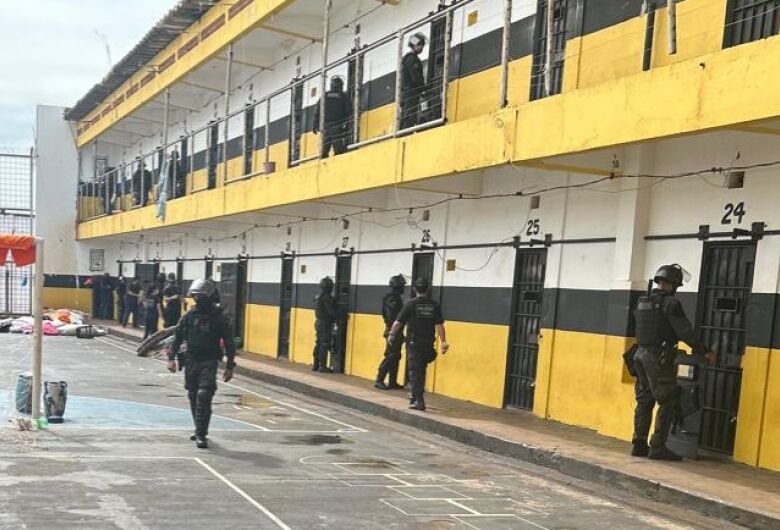 Polícia apreende celulares, drogas e explosivos em penitenciária de Dourados