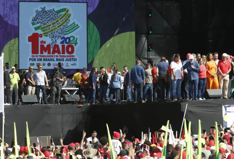 Lula sanciona lei que altera tabela do Imposto de Renda
