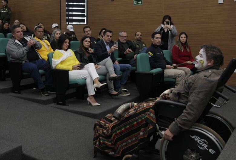 Improviso Guaicuru promove choque de realidade no encerramento do Movimento Maio Amarelo 